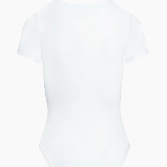Aritzia Babaton Contour Crew Shortsleeve Bodysuit - Picture 2 of 3